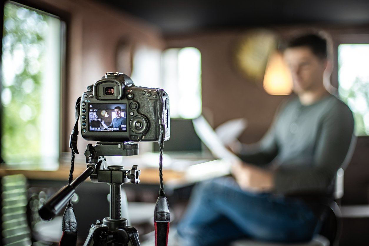 Inbound marketing trends - Man using a camera to shoot a product video for a business.